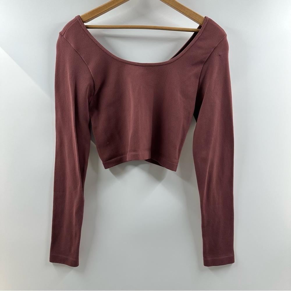 Aeropostale Reversible Cropped Ribbed Top – Size Medium (Dusty Rose/Mauve)